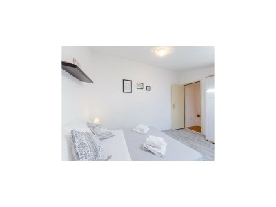 Apartment Apartment KLM - Two Bedroom Apartment - Features photo 11