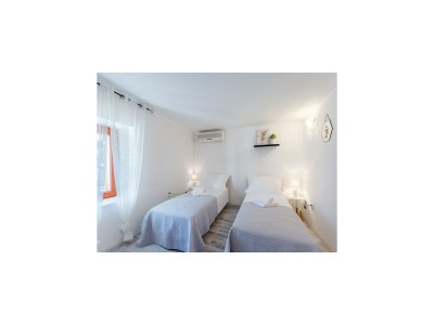 Apartment Apartment KLM - Two Bedroom Apartment - Features photo 14