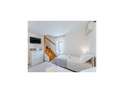 Apartment Apartment KLM - Two Bedroom Apartment - Features photo 16