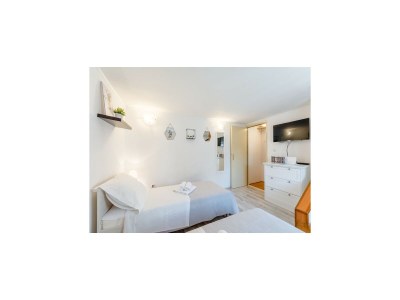 Apartment Apartment KLM - Two Bedroom Apartment - Features photo 17