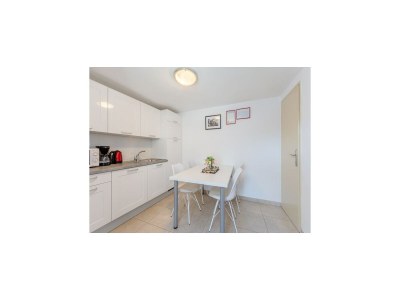 Apartment Apartment KLM - Two Bedroom Apartment - Features photo 25