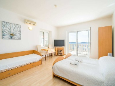 Apartment Apartments Marnic Blue Chill- Comfort Studio Apartment with Balcony(S4) - Features photo 2