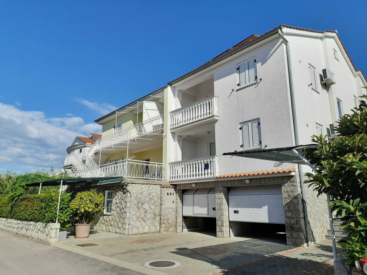 Apartment Refined and Timeless Krk Apartment with Terrace - Two Bedroom Apartment with Terrace