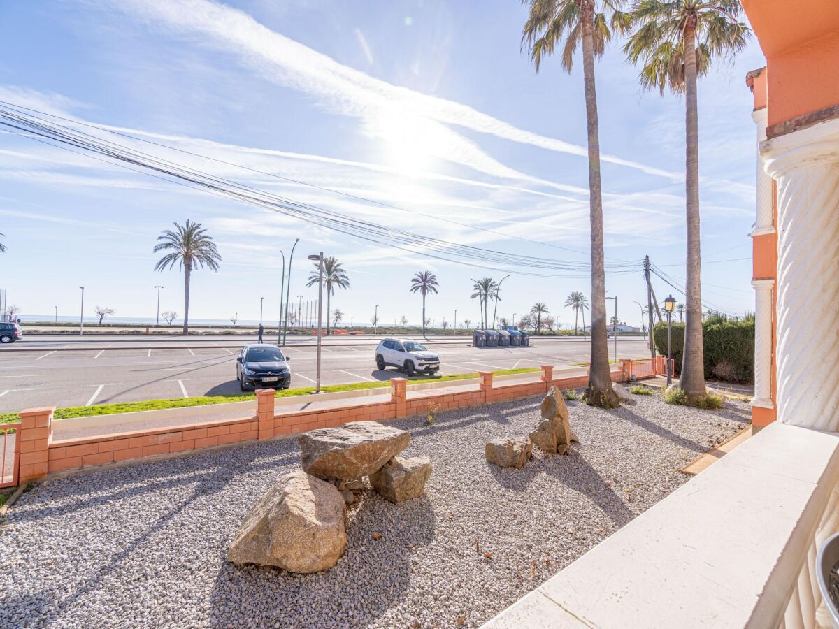 Apartment Stylish beachfront apartment in Ampuriabrava - Outdoor photo 4