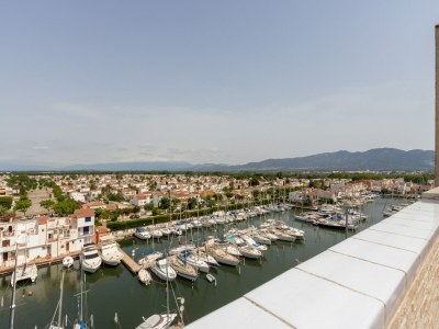 Apartment Apartment in Empuriabrava with Sea Views - Outdoor photo 8
