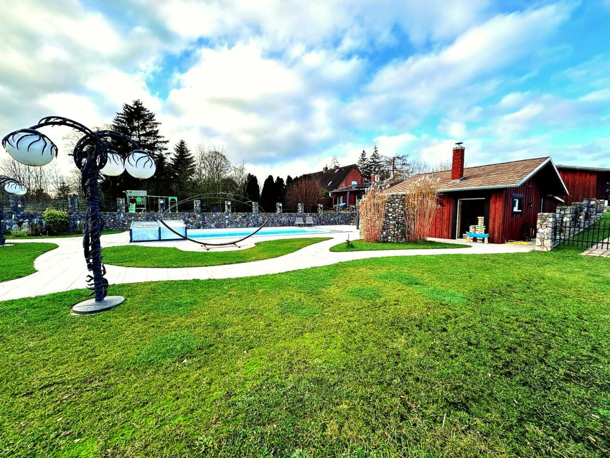 Holiday house Ferienhaus MILA - mit Pool, Sauna, Whirlwanne, 5000qm Privatgelände und Bolzplatz - Outdoor photo 3