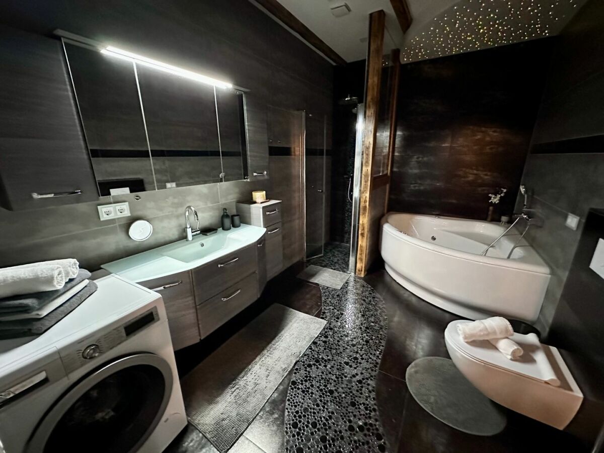 Holiday house Ferienhaus MILA - mit Pool, Sauna, Whirlwanne, 5000qm Privatgelände und Bolzplatz - Outdoor photo 4