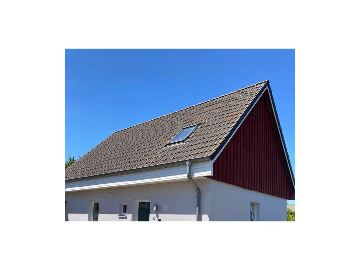 Holiday house No title