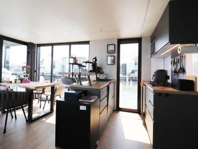 House boat Houseboat with sauna & fantastic view Offingawier - Features photo 7