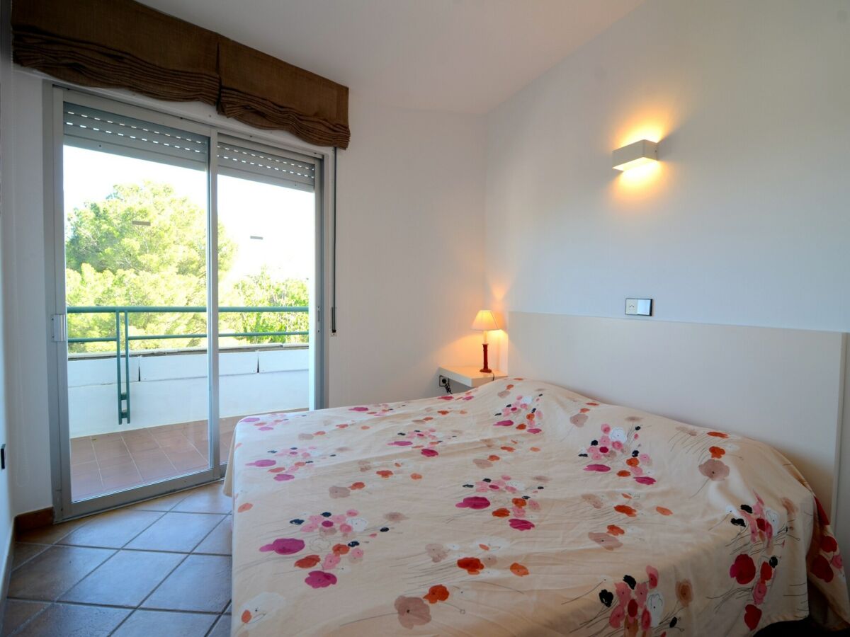 Apartment Apartment near town with 2 rooms - Features photo 5