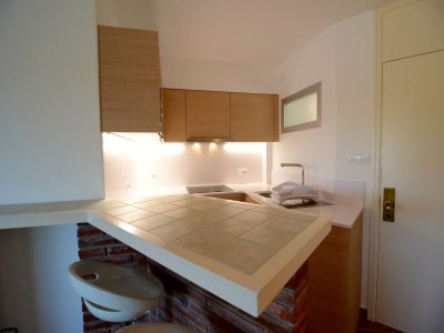 Apartment Apartment near town with 2 rooms - Features photo 4