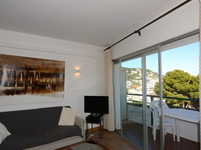 Apartment Apartment near town with 2 rooms - Features photo 6