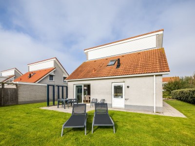 Holiday park Villa in Zeeland near the Beach in Scharendijke - Holiday park