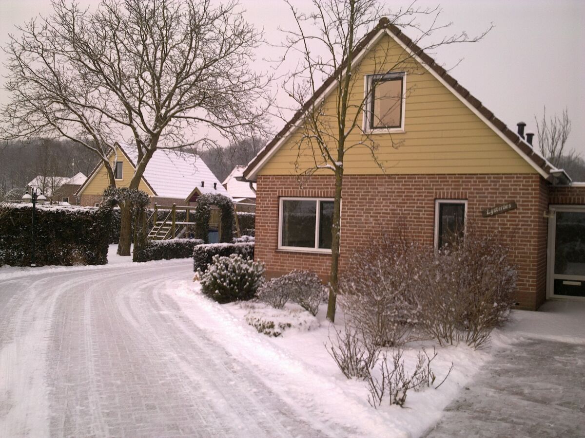 Holiday park Holiday Home in Netherlands with Private Garden - Outdoor photo 3