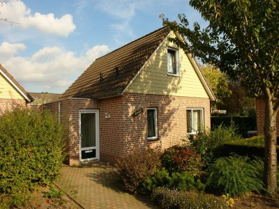 Holiday park Holiday Home in Netherlands with Private Garden - Outdoor photo 5