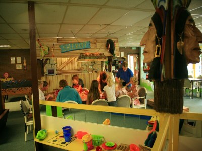 Holiday park Spacious holiday home with garden - Outdoor photo 19