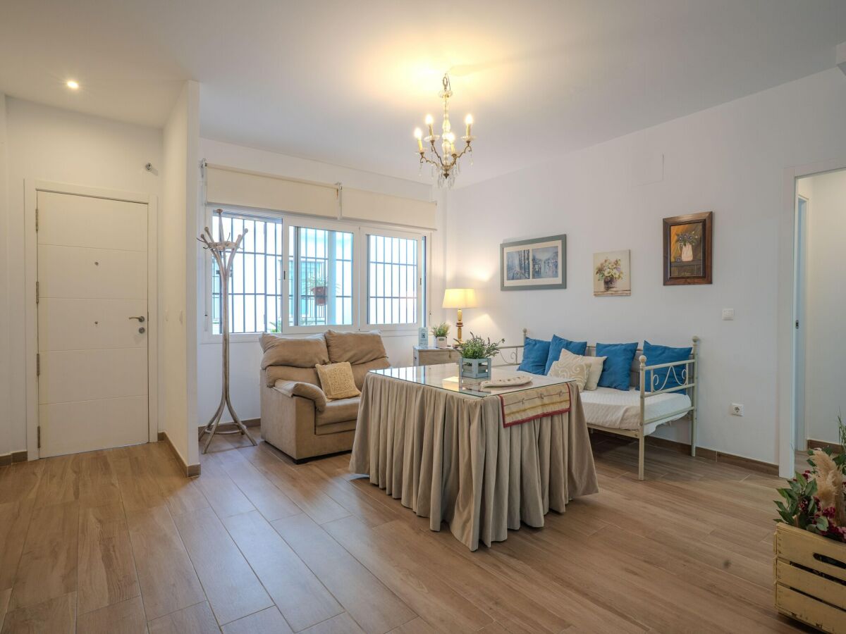 Apartment Apartment in Peñaflor with Charming Patio - Features photo 2