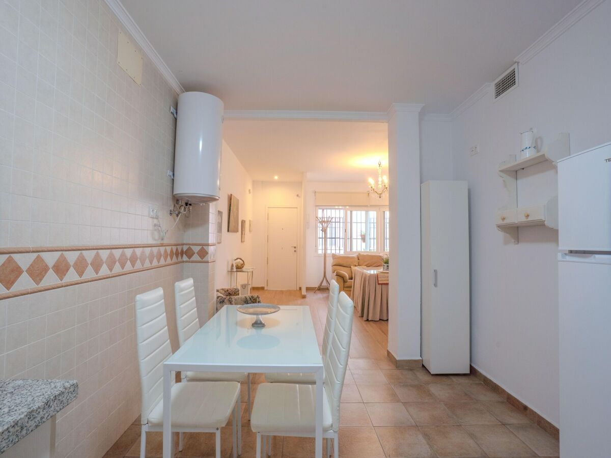 Apartment Apartment in Peñaflor with Charming Patio - Features photo 3