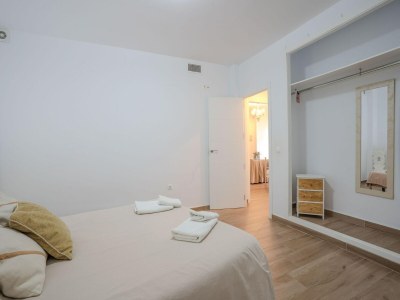 Apartment Apartment in Peñaflor with Charming Patio - Features photo 12