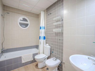 Apartment Apartment in Peñaflor with Charming Patio - Features photo 14