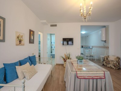 Apartment Apartment in Peñaflor with Charming Patio - Features photo 17