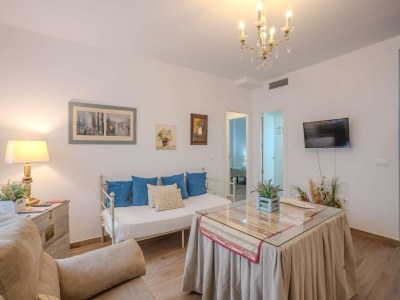 Apartment Apartment in Peñaflor with Charming Patio - Features photo 18