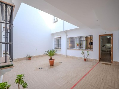 Apartment Apartment in Peñaflor with Charming Patio - Features photo 24