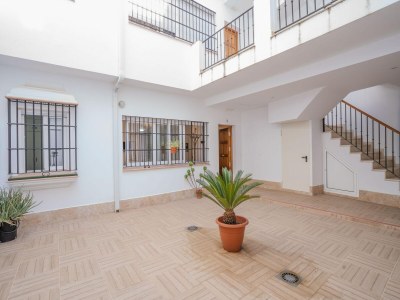 Apartment Apartment in Peñaflor with Charming Patio - Features photo 26