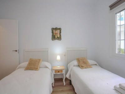 Apartment Apartment in Peñaflor with Charming Patio - Features photo 27