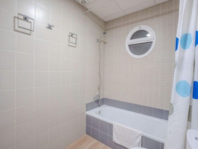 Apartment Apartment in Peñaflor with Charming Patio - Features photo 34