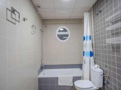 Apartment Apartment in Peñaflor with Charming Patio - Features photo 36