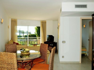 Apartment Beachfront Apartment in Estartit with Garden - Features photo 15