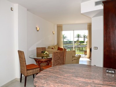 Apartment Beachfront Apartment in Estartit with Garden - Features photo 17