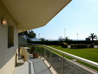 Apartment Beachfront Apartment in Estartit with Garden - Outdoor photo 39