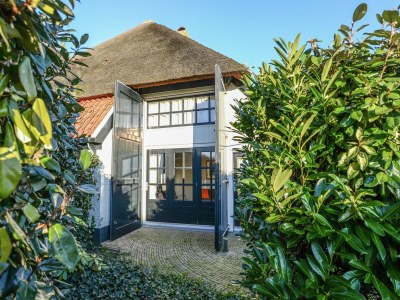 Apartment Bauernhaus auf Texel am Deich für 6 Von Belvilla - Outdoor photo 3