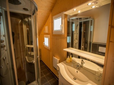 Chalet Luxury retreat with relaxing bubble bath - Features photo 24