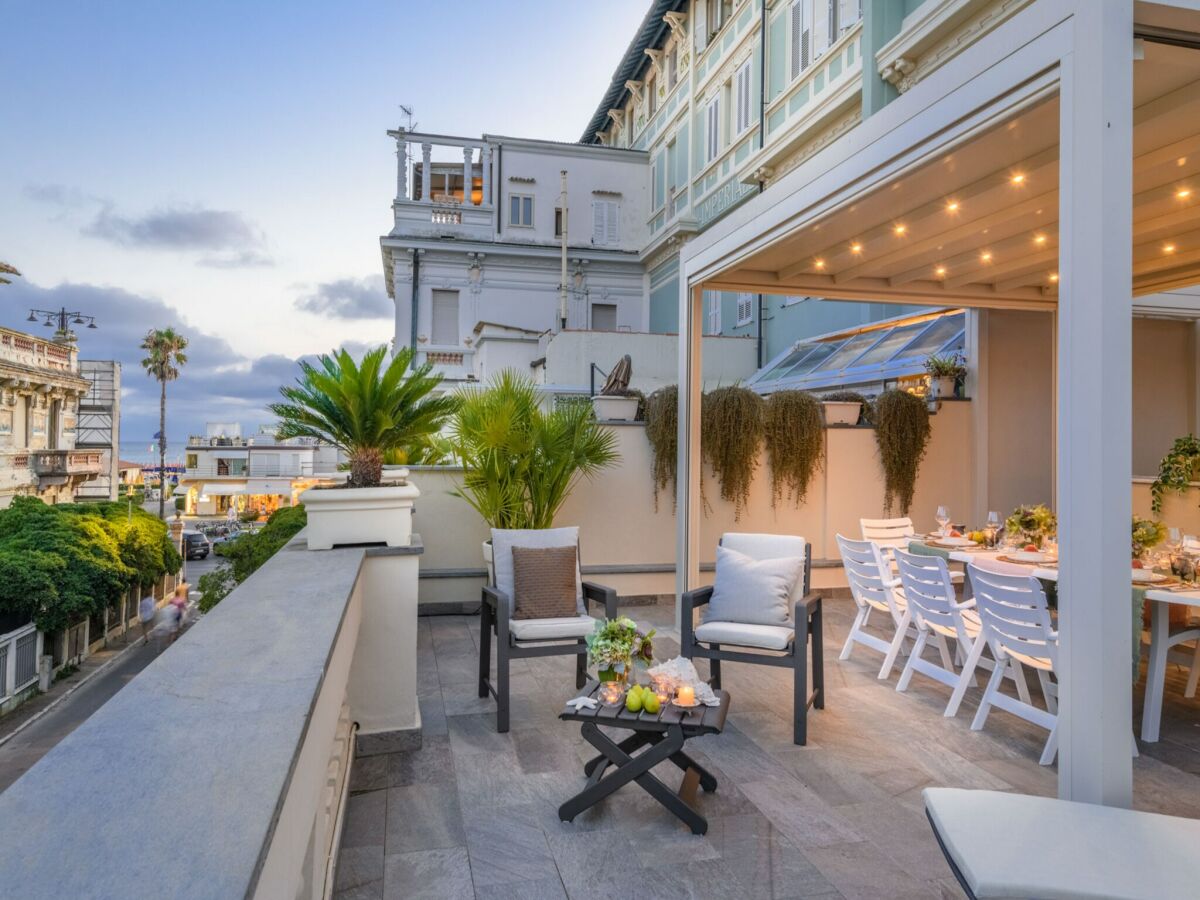 Apartment Apartment in Italy with Grand Seaview Terrace - Outdoor photo 2