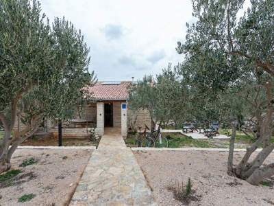 Holiday house Holiday Home in Vrana near Lake and Beach - Outdoor photo 7