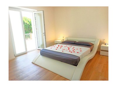 Holiday house Elegant Basement Suite - Outdoor photo 6