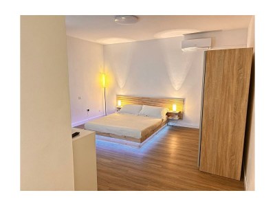 Holiday house Elegant Basement Suite - Outdoor photo 7