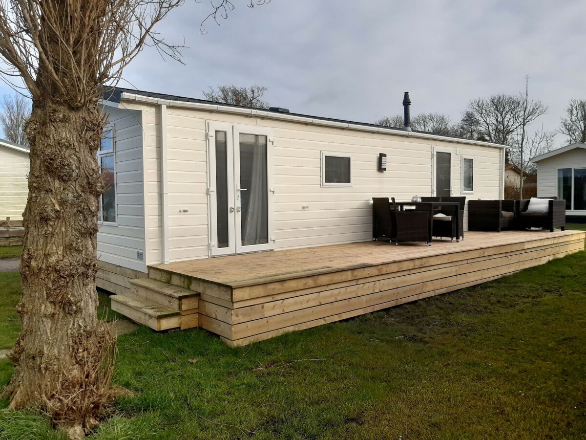 Holiday park Chalet by Wadden Sea with Sunny Garden