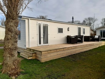 Holiday park Chalet by Wadden Sea with Sunny Garden in Wieringen - Holiday park