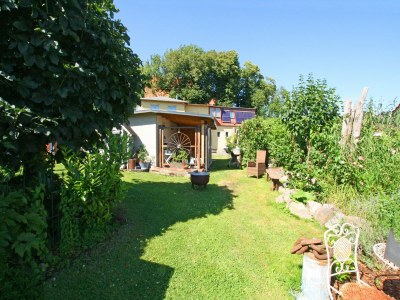 Apartment Einladende Ferienwohnung in Wiek mit Garten - Outdoor photo 6