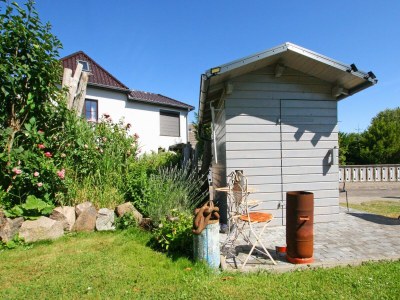 Apartment Einladende Ferienwohnung in Wiek mit Garten - Outdoor photo 9