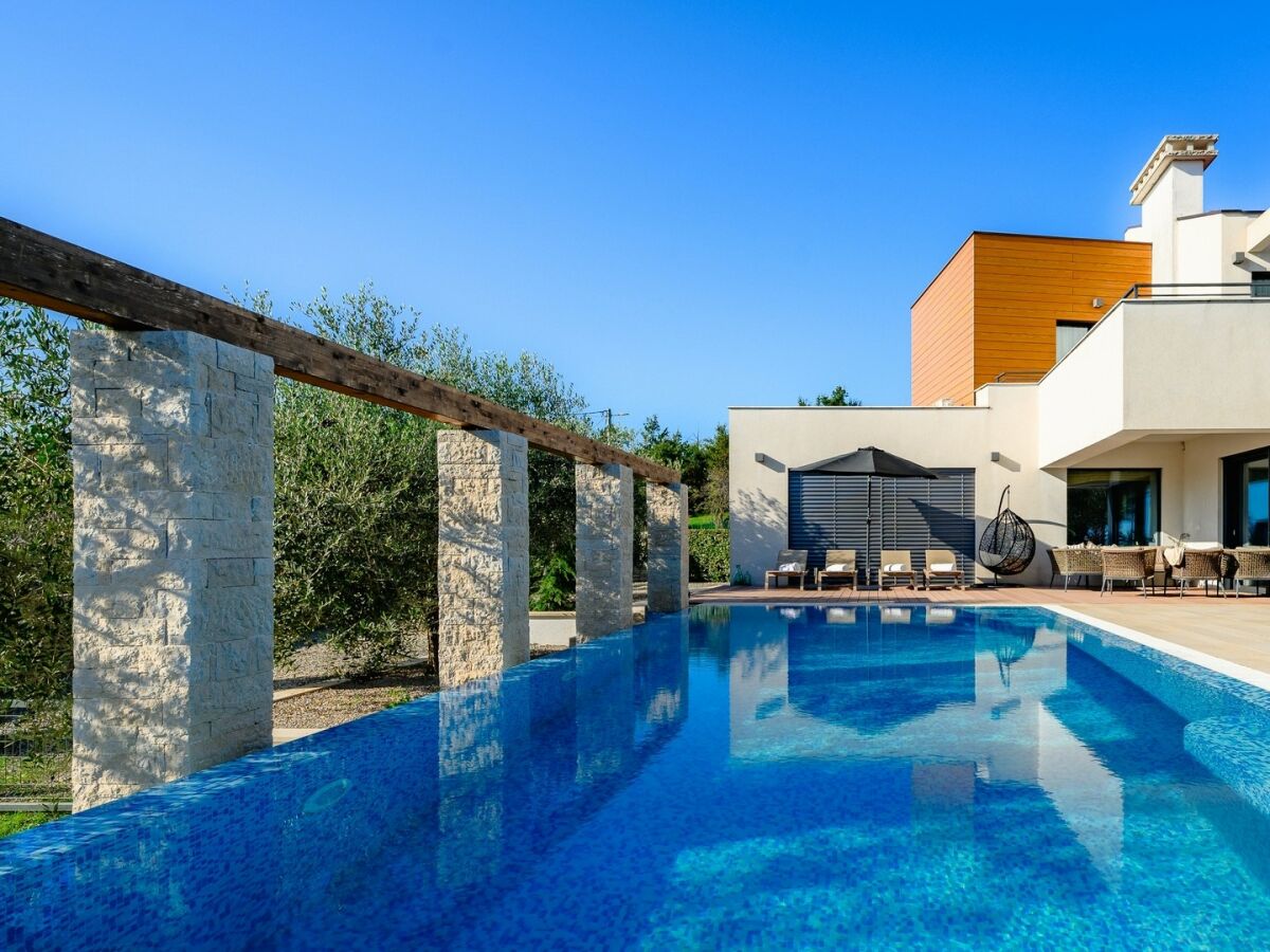 Villa Villa Pedena - Modern Villa Pedena in central Istria - Outdoor photo 2