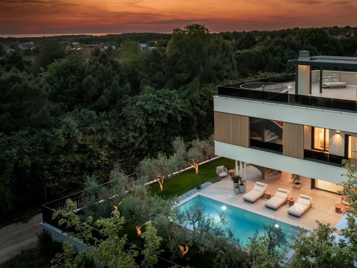 Villa Luxury Villa Silea - Luxury Villa Silea with pool, jacuzzi and sauna