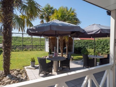 Holiday park 6-person house with a beautiful garden - Outdoor photo 3