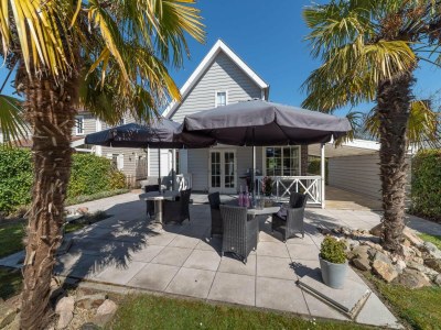 Holiday park 6-person house with a beautiful garden - Outdoor photo 10