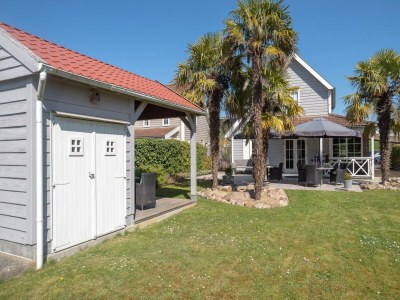 Holiday park 6-person house with a beautiful garden - Outdoor photo 12