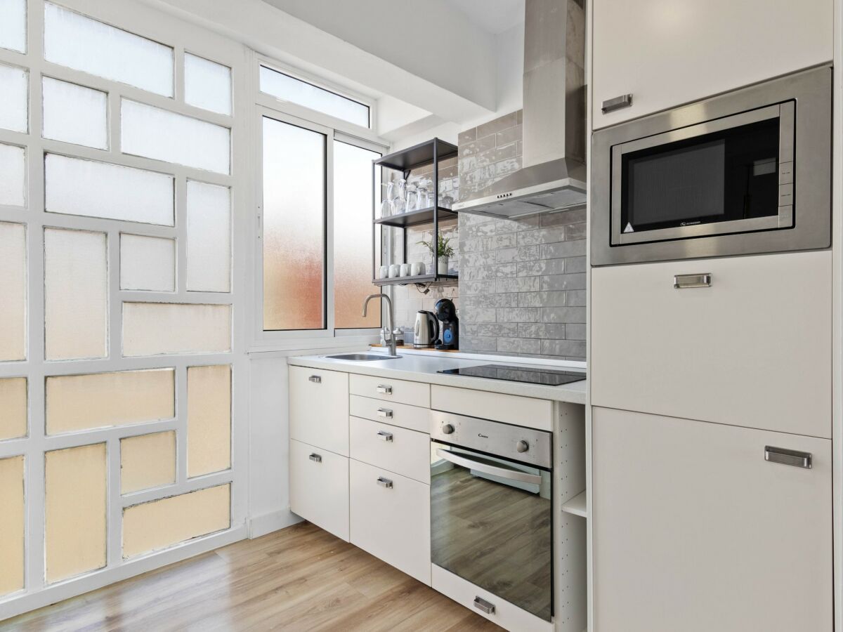 Apartment Stylish Stay with Pool & Sea Views - Features photo 5